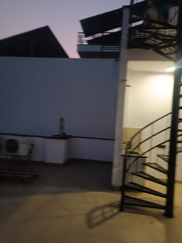 Room in Studio Independent House at RWA Apartments Sector 52, Sector 52 – for Rent