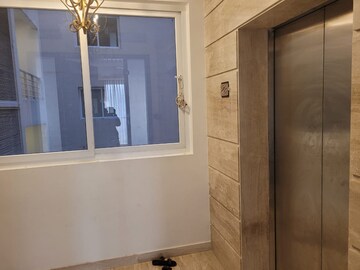 Lift in 3 BHK Apartment at Mahindra Luminare, Sector 59 – for Sale