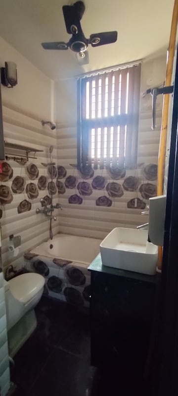 Bathroom in 2 BHK Builder Floor at Ashoka Enclave Faridabad, Sector 34 – for Rent