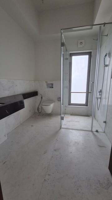 Attached Bathroom in 3.5 BHK Apartment at Piramal Aranya Avyan, Byculla – for Rent