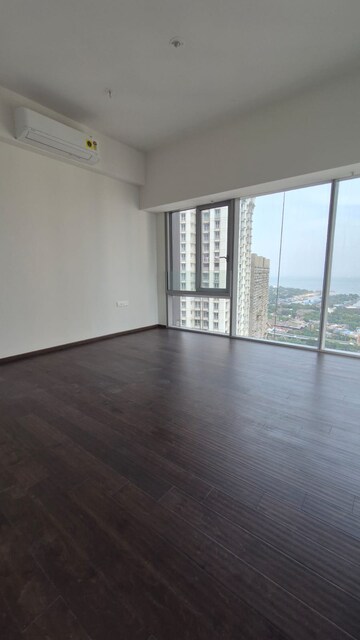 Room in 3.5 BHK Apartment at Piramal Aranya Avyan, Byculla – for Rent