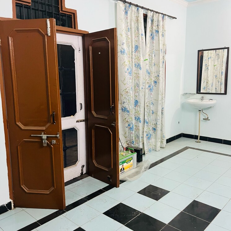 Room, international airport road 3 Bedroom 1420 Sq.Ft. Apartment In International Airport Road Zirakpur 8019460
