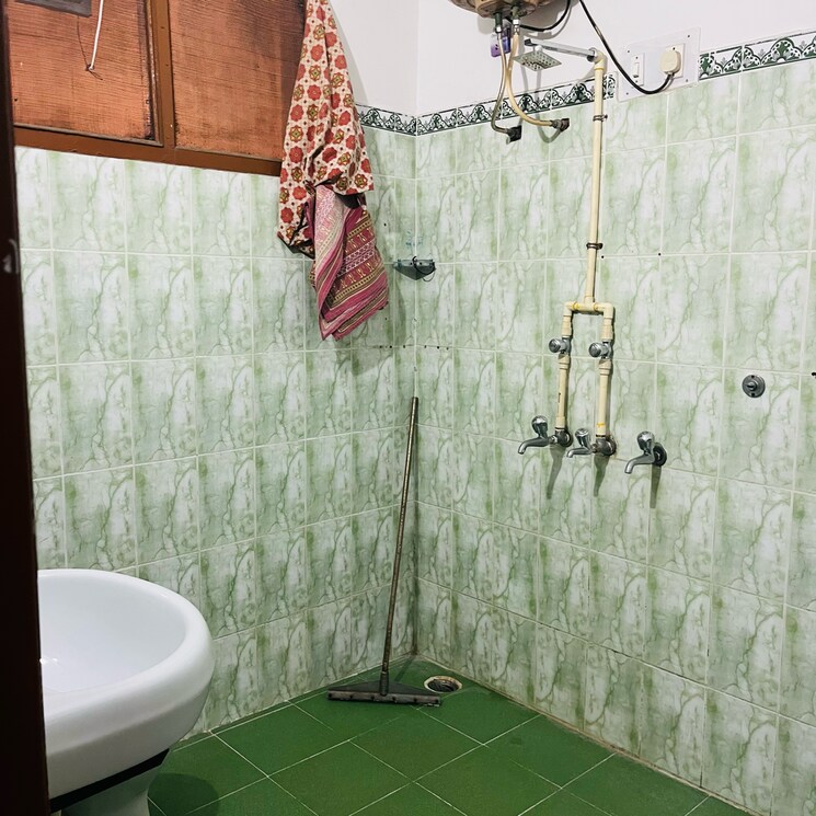 Bathroom, international airport road 3 Bedroom 1420 Sq.Ft. Apartment In International Airport Road Zirakpur 8019460