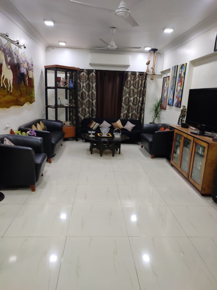 Living Room, skylark-apartment-lokhandwala-complex 3 Bedroom 1100 Sq.Ft. Apartment In Lokhandwala Complex Mumbai 8019573