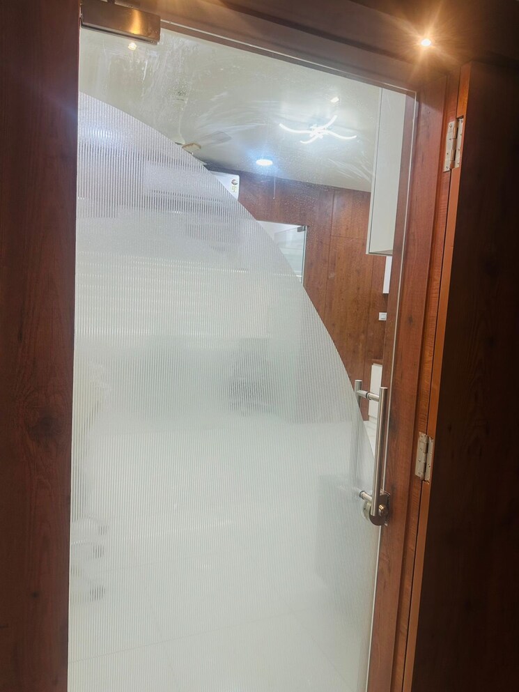 Room, shyamal Commercial Office Space 600 Sq.Ft. In Shyamal Ahmedabad 8019554