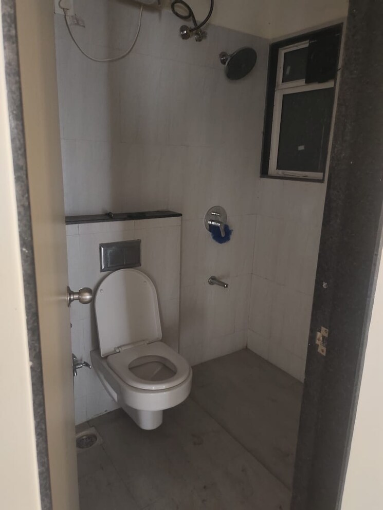 Bathroom, godrej-central 2 Bedroom 737 Sq.Ft. Apartment In Chembur Mumbai 8019572