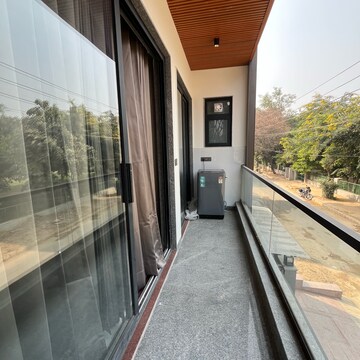 Balcony in 2 BHK Builder Floor at Ansal Sushant Lok I, Sushant Lok I – for Rent