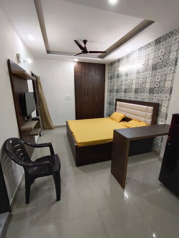 Bedroom in 1 RK Builder Floor at Ansal Sushant Lok I, Sector 43 – for Rent