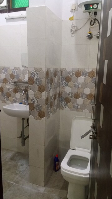 Bathroom in 2 BHK Builder Floor at Sector 47 – for Rent