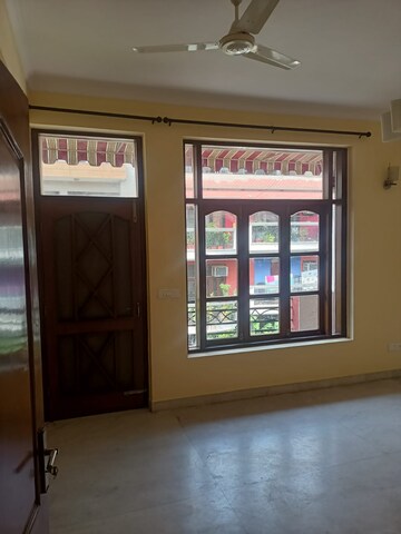 Room in 3 BHK Builder Floor at Greater Kailash ii – for Rent