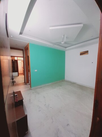 Room in 1 BHK Builder Floor at Shakti Khand – for Rent