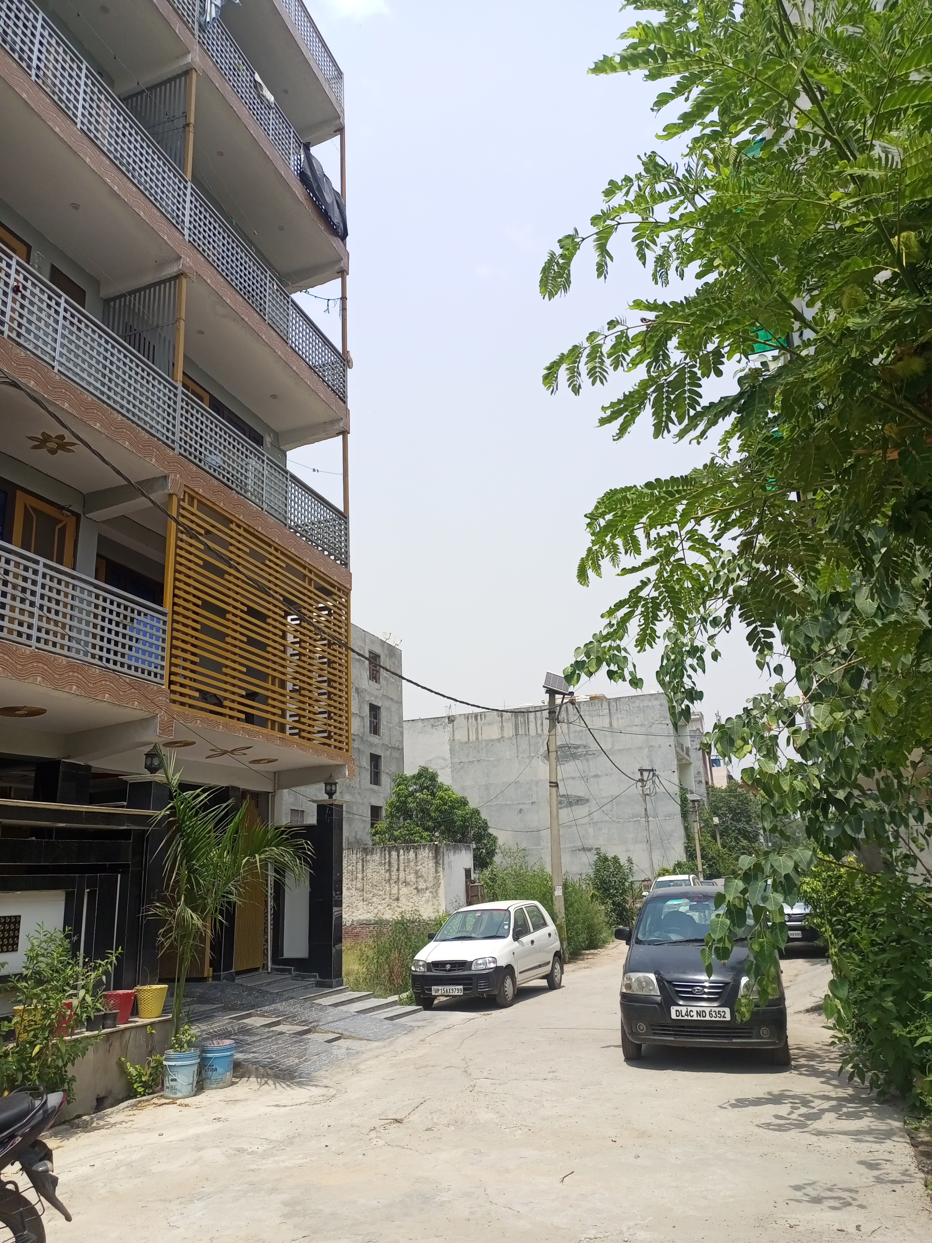 Plot For Sale in Sarin Farm CHS