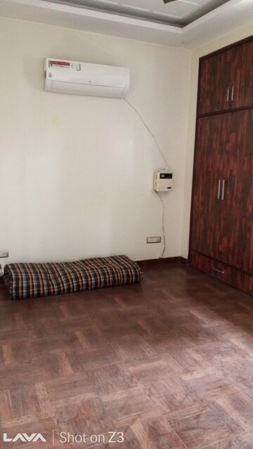 Room in 3 BHK Builder Floor at Sector 47 – for Rent