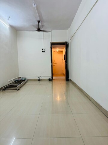 Room in 2 BHK Apartment at Andheri West – for Rent