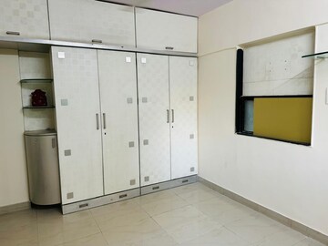 Room in 2 BHK Apartment at Andheri West – for Rent