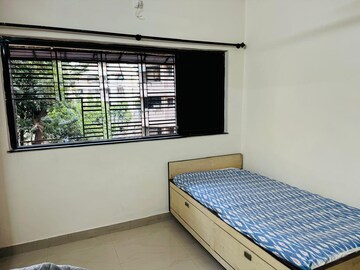 Bedroom in 2 BHK Apartment at Andheri West – for Rent