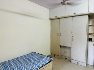 Bedroom in 2 BHK Apartment at Andheri West – for Rent