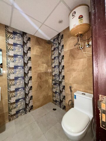 Attached Bathroom in 2 BHK Apartment at Lajpat Nagar – for Rent
