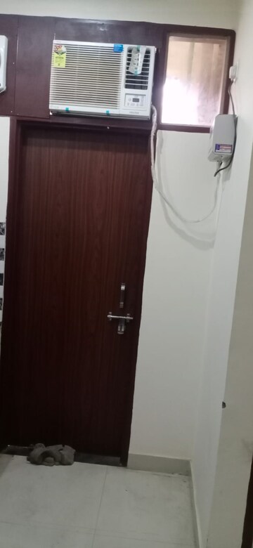 Bathroom in 1 BHK Apartment at Sector 40 – for Rent