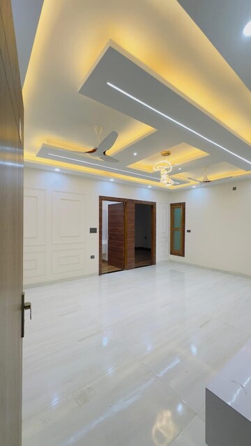 3 BHK Builder Floor For Sale in Chattarpur