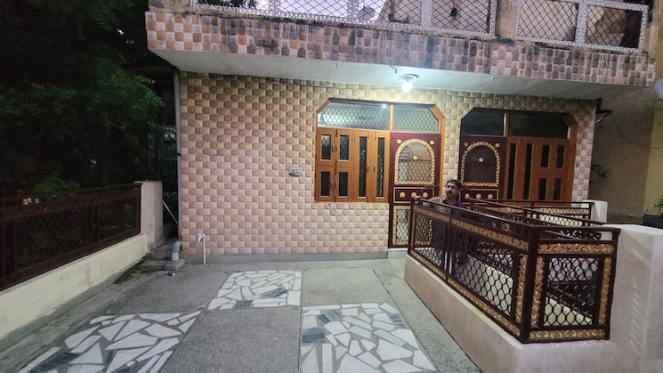 Terrace, dilshad garden 3 Bedroom 900 Sq.Ft. Apartment In Dilshad Garden Delhi 8020075