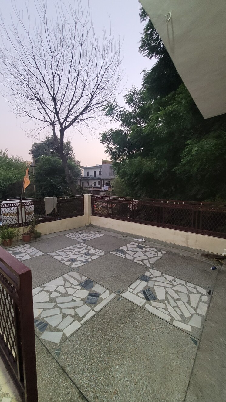 Terrace, dilshad garden 3 Bedroom 900 Sq.Ft. Apartment In Dilshad Garden Delhi 8020075