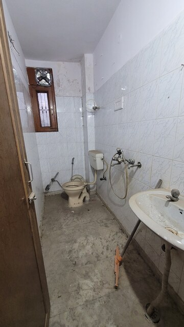 Bathroom in 1 BHK Builder Floor at Dilshad Colony – for Sale