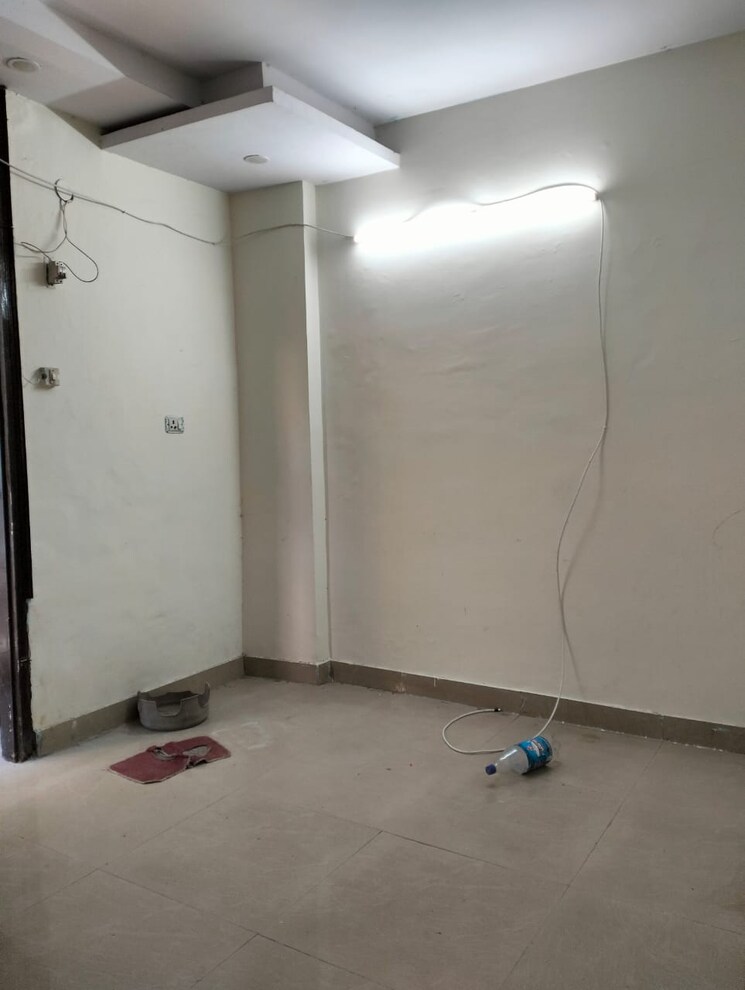 Room, uttam nagar 2 Bedroom 75 Sq.Yd. Builder Floor In Uttam Nagar Delhi 8020193