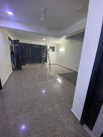 Room in 2 BHK Builder Floor at Sector 100 – for Rent