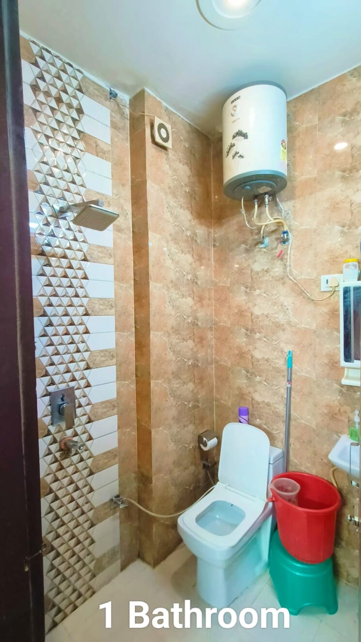 Bathroom, uttam nagar 2 Bedroom 50 Sq.Yd. Builder Floor In Uttam Nagar Delhi 8020211
