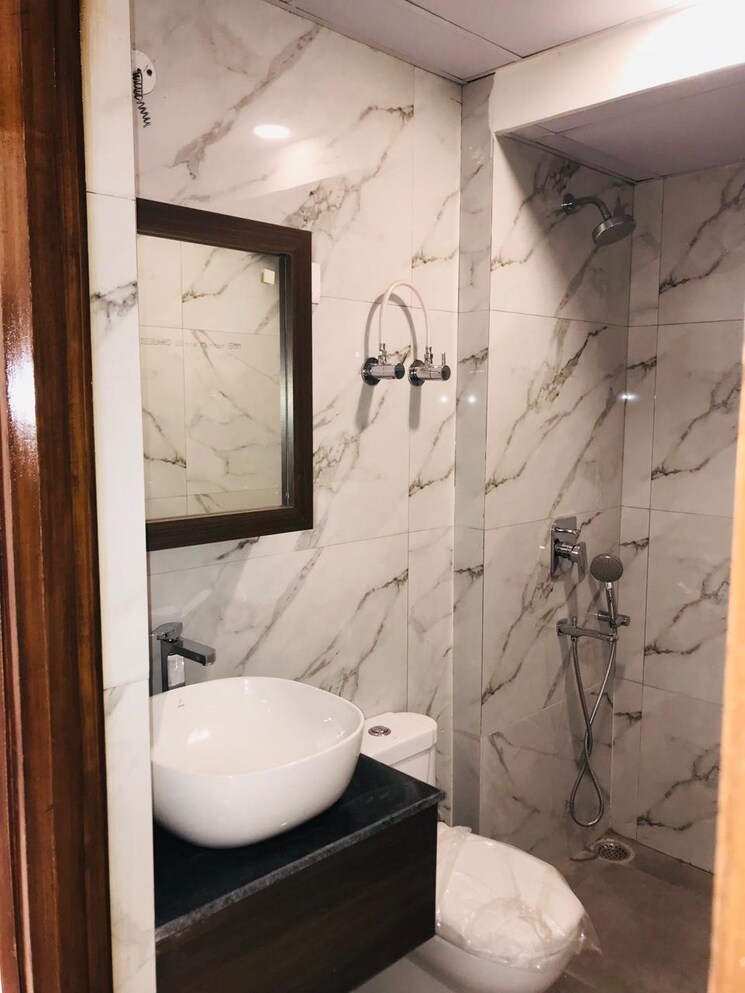 Bathroom, amrapali-centurian-park 3.5 Bedroom 1600 Sq.Ft. Apartment In Tech Zone 4 Greater Noida Greater Noida 8020226