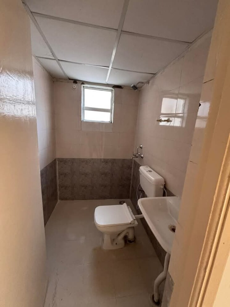 Bathroom, experion-the-heart-song 2 Bedroom 1283 Sq.Ft. Apartment In Sector 108 Gurgaon 8020249