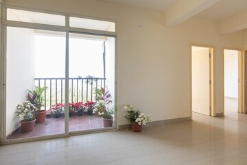 Room in 2 BHK Apartment at Bicholi Hapsi – for Sale