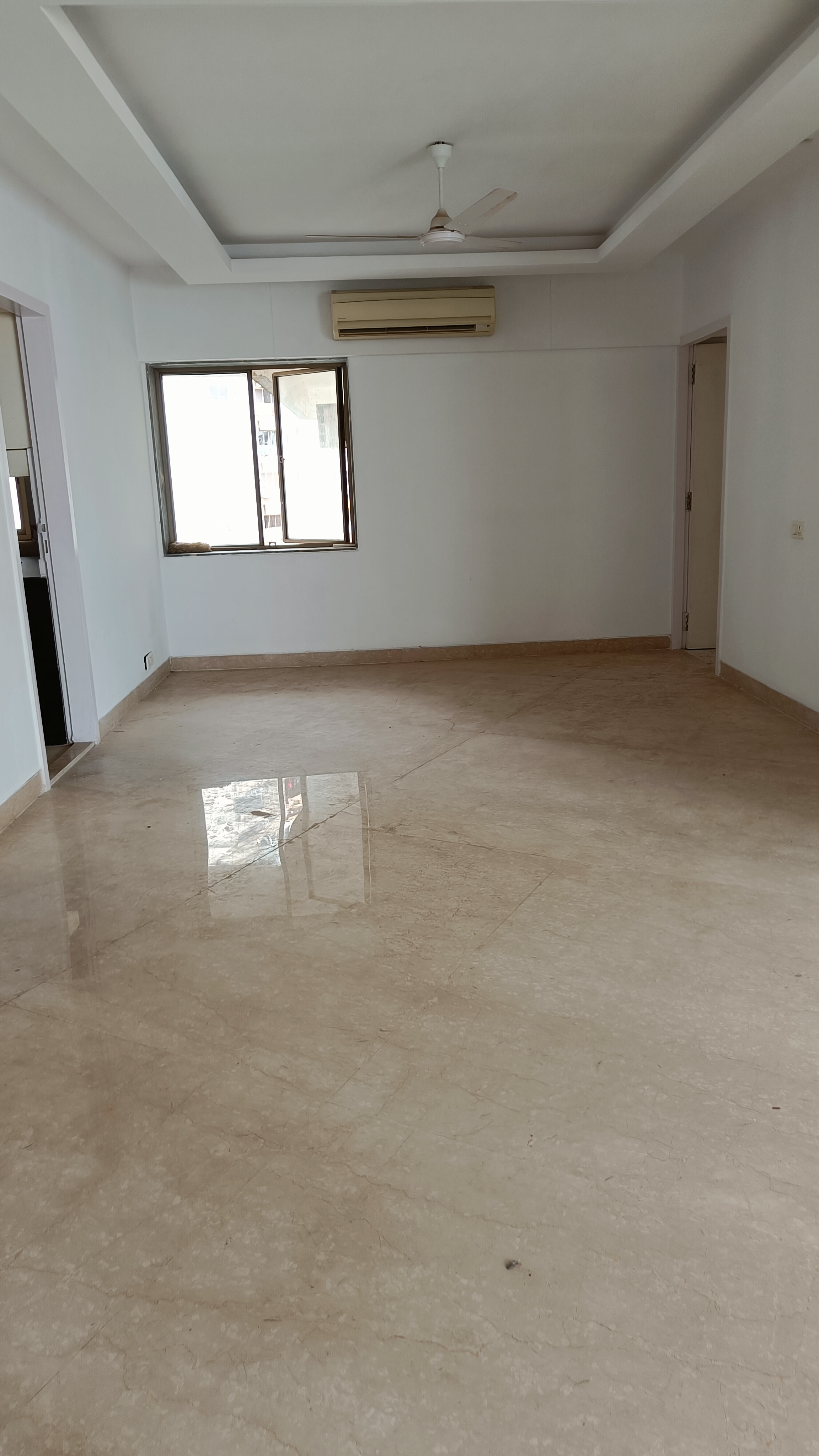 3 BHK + Servant Room Apartment For Sale in Cuffe Parade 