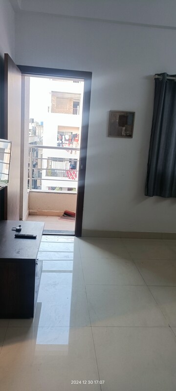 Room in 1 BHK Apartment at Chandan Nagar – for Rent