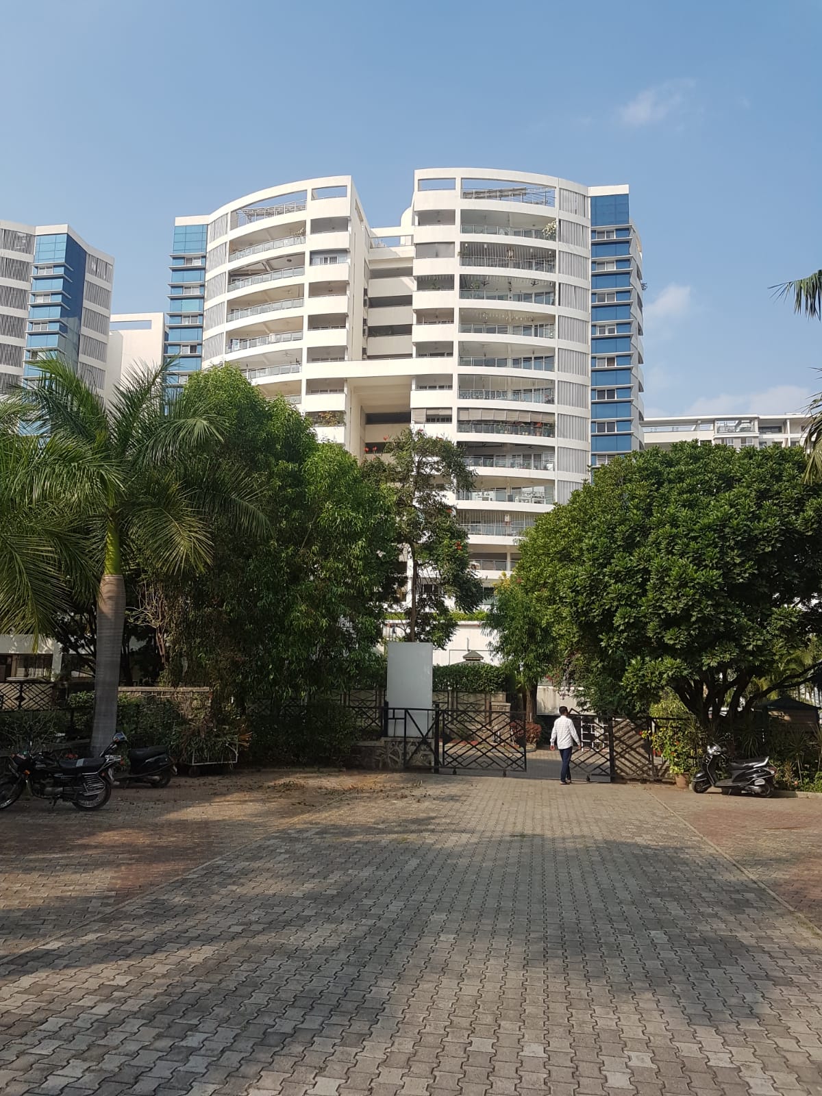 3.5 BHK + Study Room 2800 Sq.Ft. Apartment in Clover Palisades