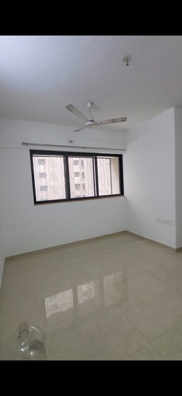 Room in 2 BHK Apartment at Lodha Downtown, Dombivli East – for Rent