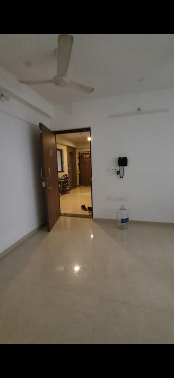 Room in 2 BHK Apartment at Lodha Downtown, Dombivli East – for Rent