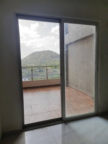 Room in 3 BHK Apartment at Dhanori – for Rent
