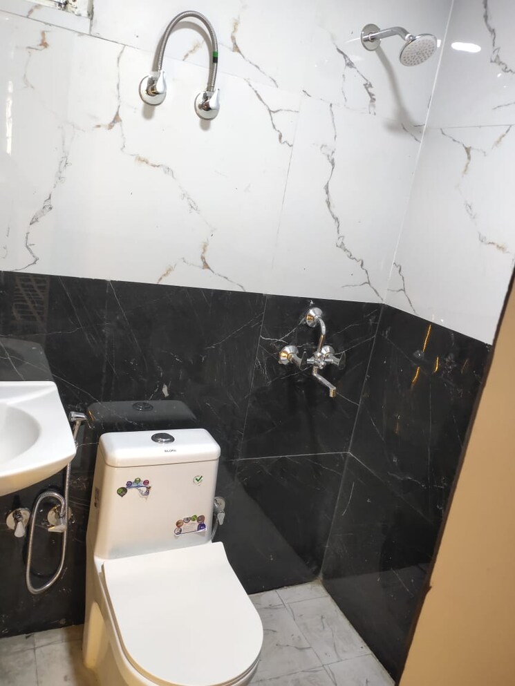 Bathroom, sector 73 2 Bedroom 1050 Sq.Ft. Builder Floor In Sector 73 Noida 8020588