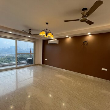 Room in 4 BHK Builder Floor at Ansal Sushant Lok I, Sector 43 – for Rent