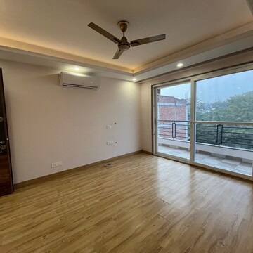 Room in 4 BHK Builder Floor at Ansal Sushant Lok I, Sector 43 – for Rent