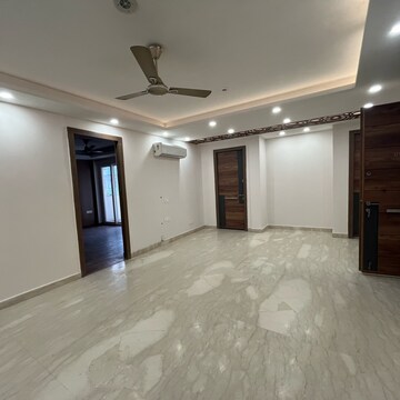 Room in 4 BHK Builder Floor at Ansal Sushant Lok I, Sector 43 – for Rent