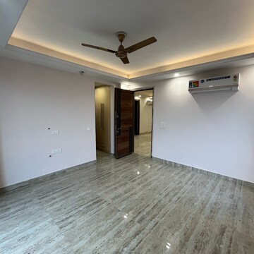 Room in 4 BHK Builder Floor at Ansal Sushant Lok I, Sector 43 – for Rent