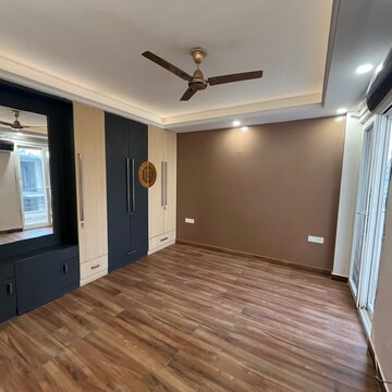Room in 4 BHK Builder Floor at Ansal Sushant Lok I, Sector 43 – for Rent