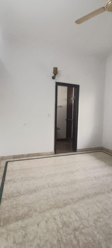 Room in 2 BHK Independent House at RWA Apartments Sector 41, Sector 41 – for Rent