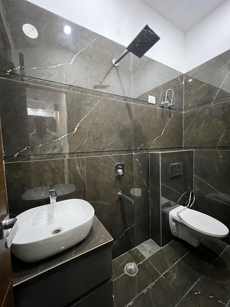 Bathroom, gaur-green-city 2.5 Bedroom 1420 Sq.Ft. Apartment In Indrapuram Ghaziabad 8020725