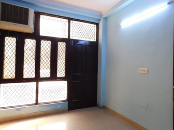 Room in 2 BHK Builder Floor at Gyan Khand – for Rent