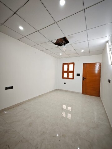 1 BHK Builder Floor For Rent in Gyan Khand