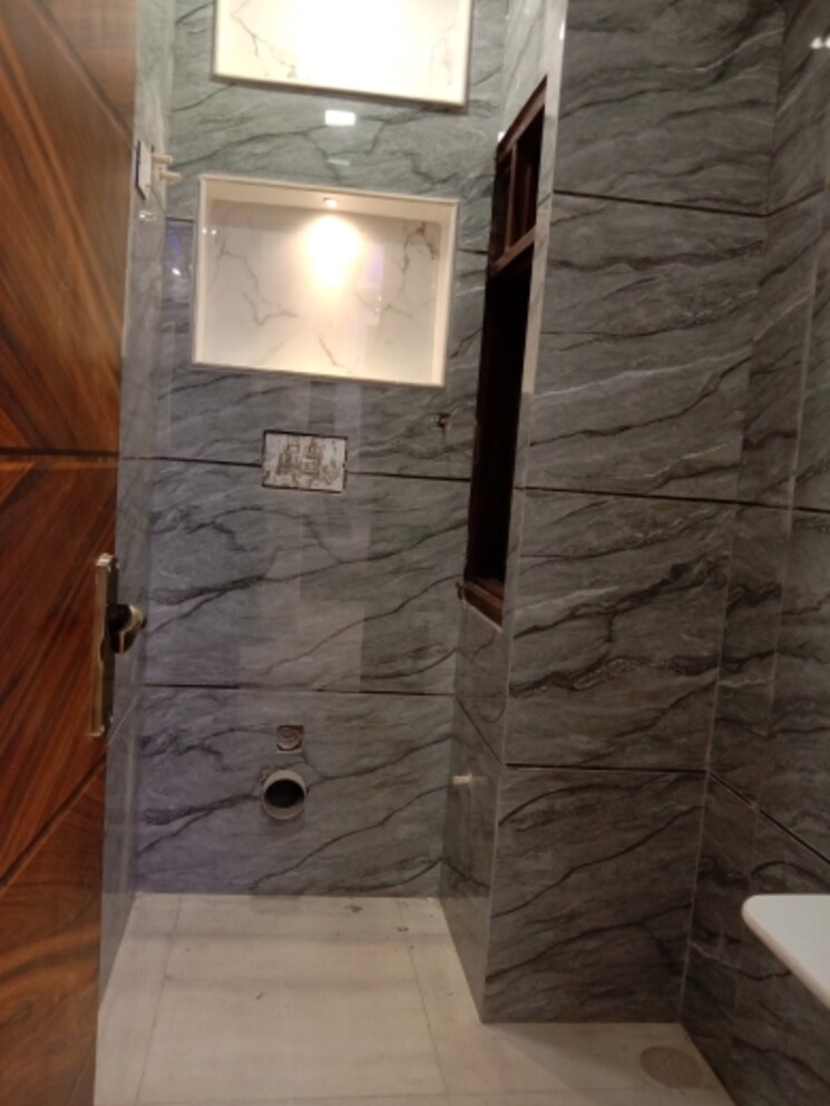 Bathroom, dwarka mor 3 Bedroom 675 Sq.Ft. Builder Floor In Dwarka Mor Delhi 8020765